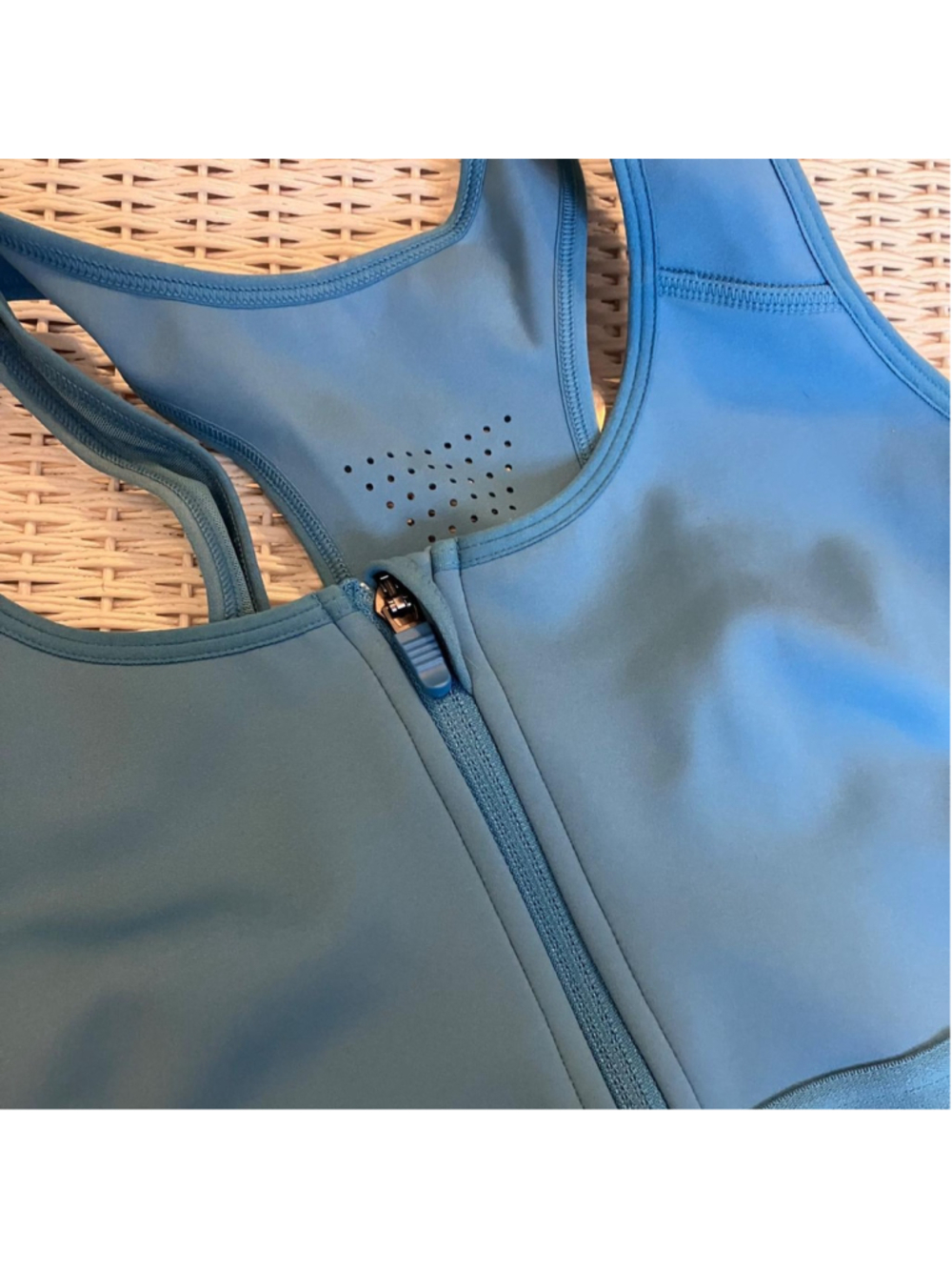 πβ¨ CHIC BLUE FRONT-ZIP SPORTS BRA β¨π - Picture 3 of 5